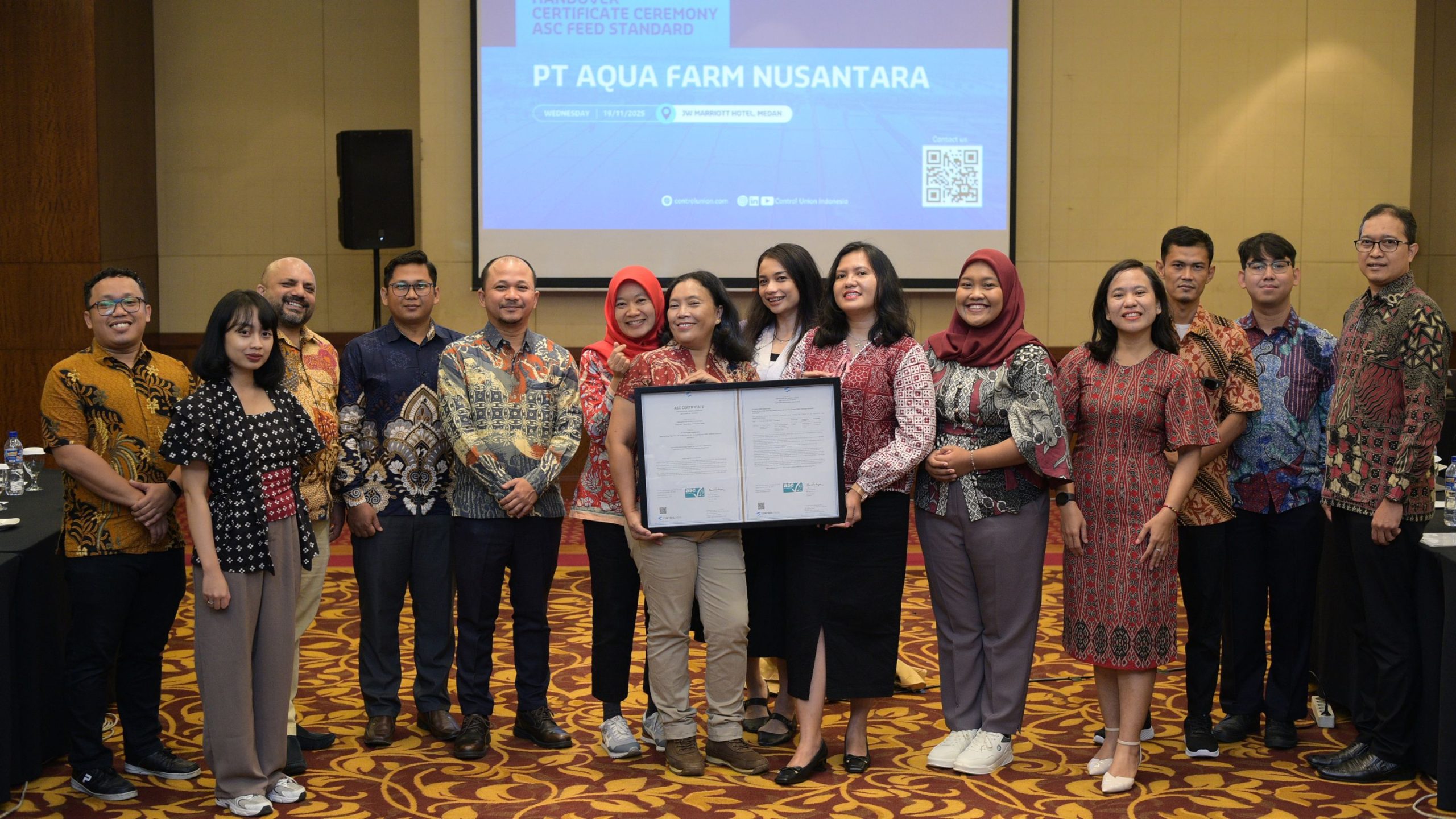 Serah Terima Sertifikat ASC Feed kepada PT Aqua Farm Nusantara